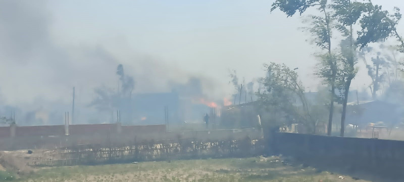 महोत्तरीको मटिहानीमा भीषण आगलागी, सयभन्दा बढी घर जलेर खरानी